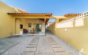 Casa térrea com 02 dormitórios